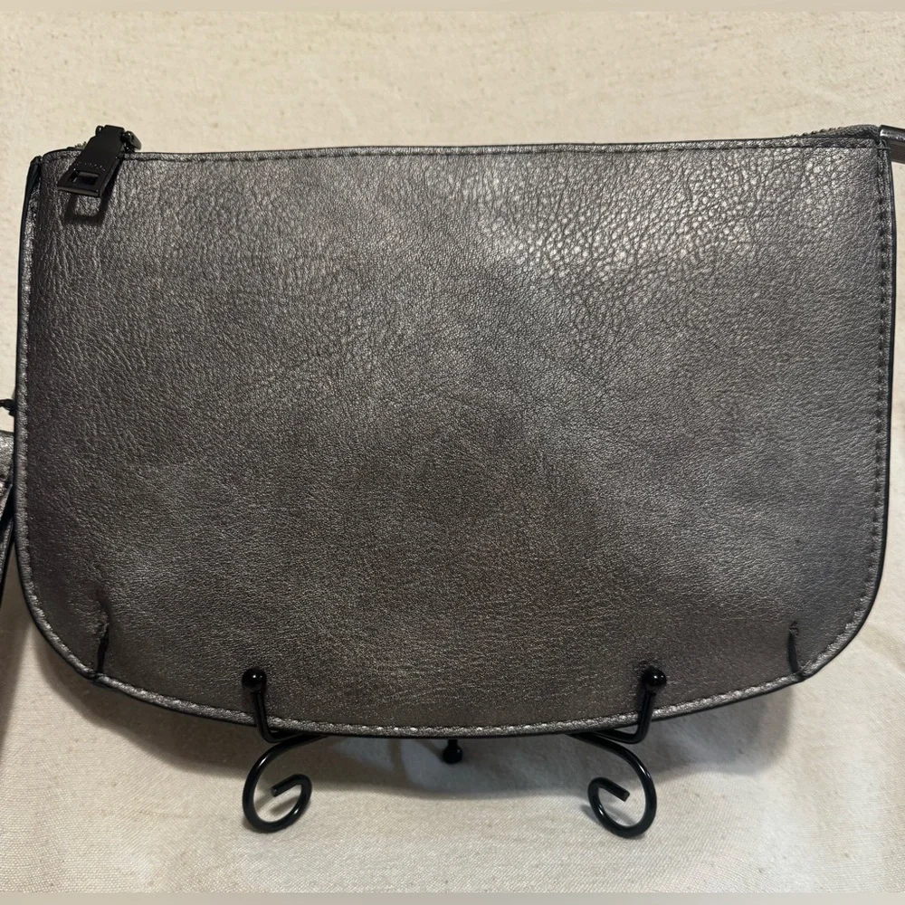 Jen & Co Pewter Vegan Leather Wristlet Zip Clutch